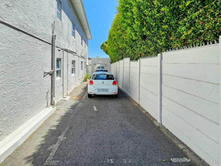 2 Bedroom Property for Sale in Vredehoek Western Cape